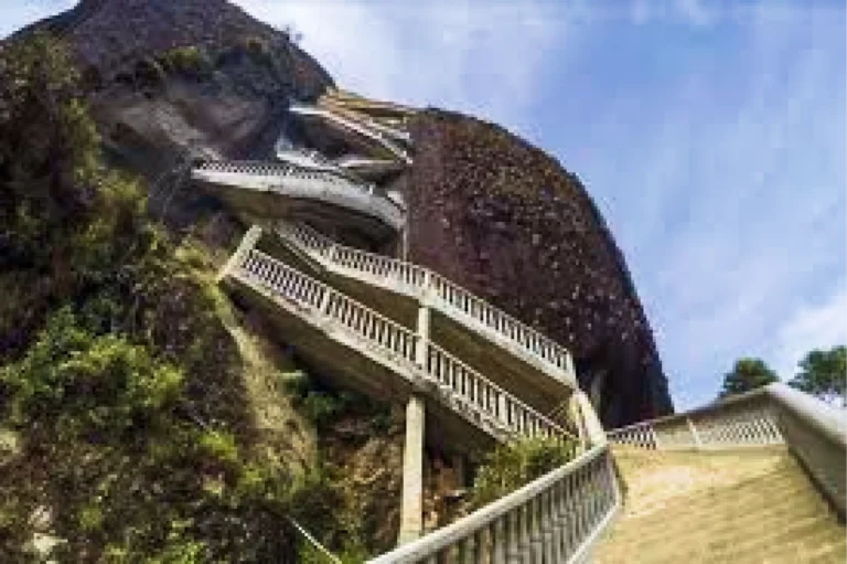 Escaleras de la piedra del peñol